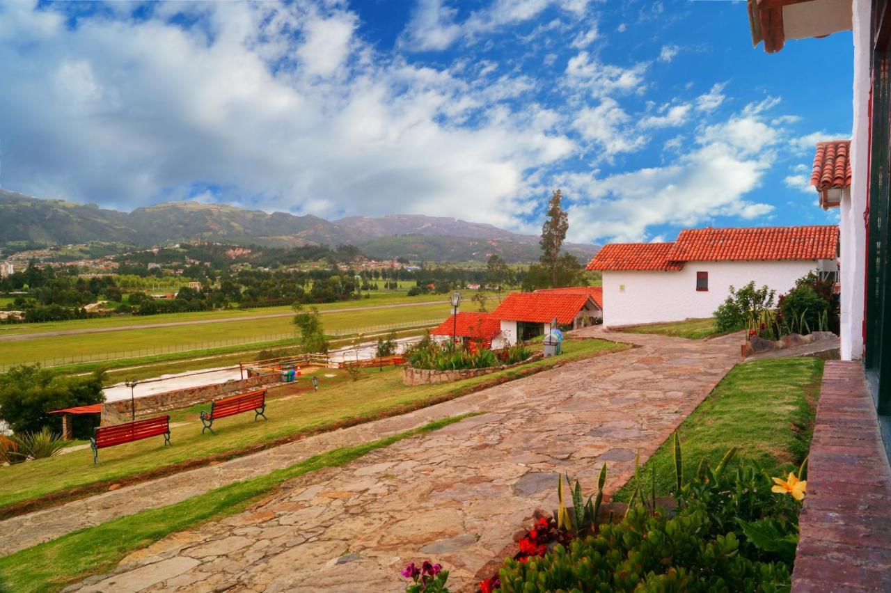 Hotel Cabanas San Cayetano Paipa Bagian luar foto