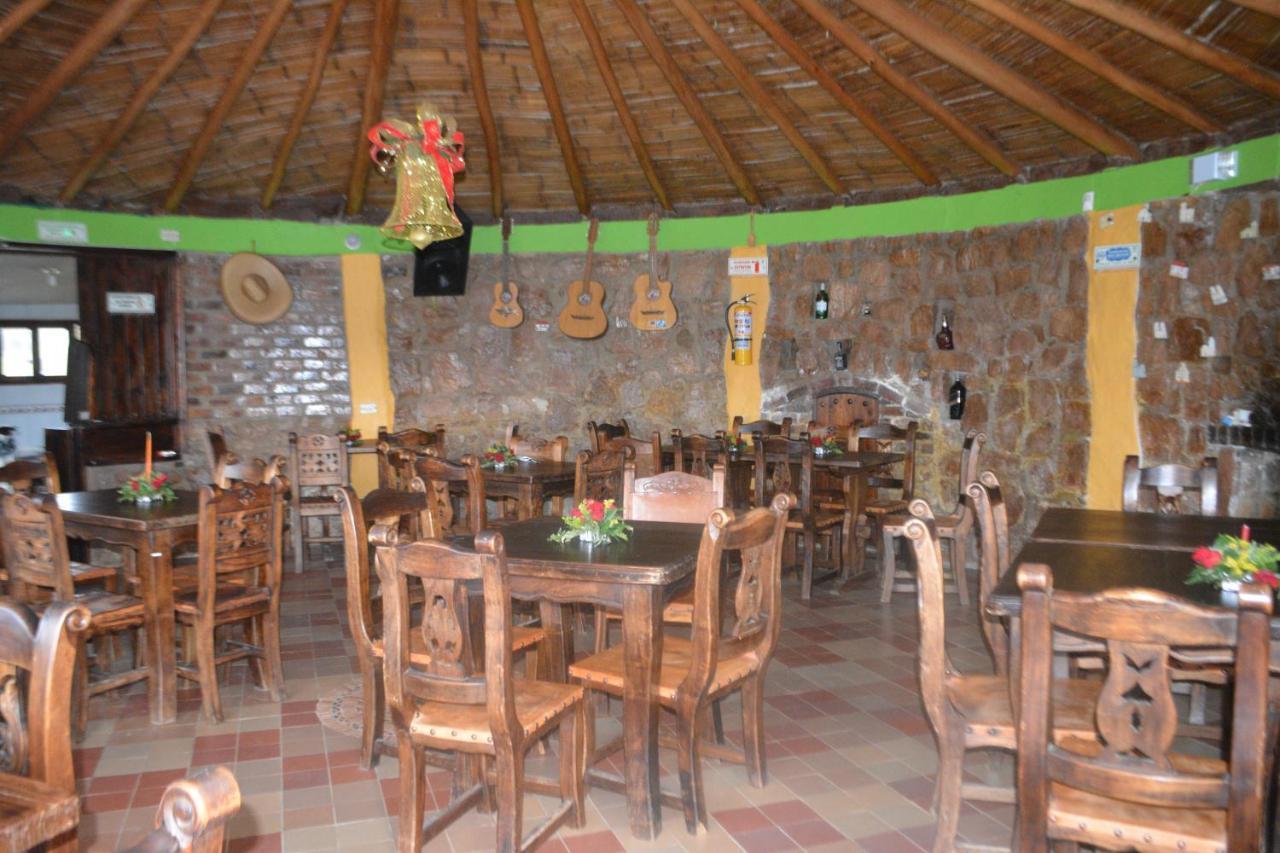 Hotel Cabanas San Cayetano Paipa Bagian luar foto